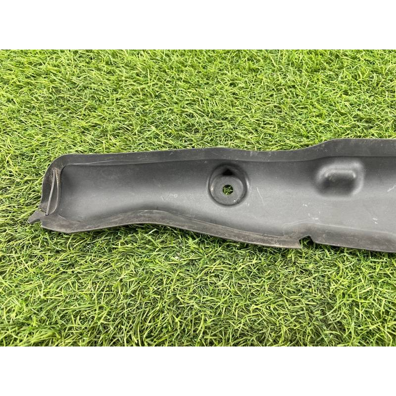 Уплотнитель крыла (кузов и элементы) AUDI A4 B9 2017 2.0L 8W0821112