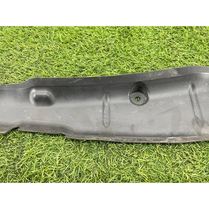 Уплотнитель крыла (кузов и элементы) AUDI A4 B9 2017 2.0L 8W0821112