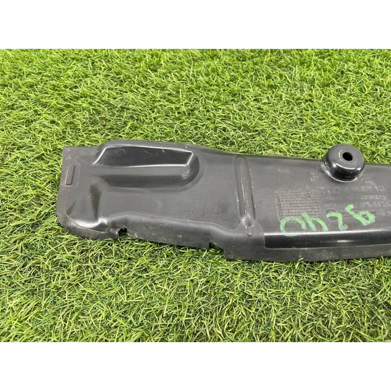 Уплотнитель крыла (кузов и элементы) AUDI A4 B9 2017 2.0L 8W0821112