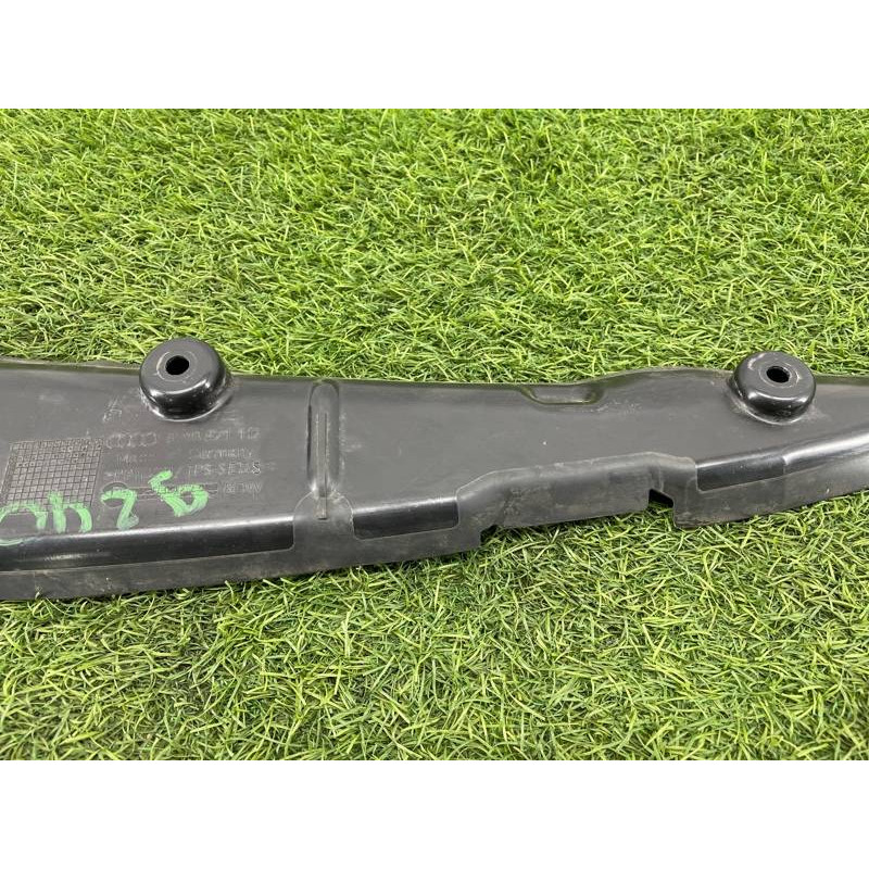 Уплотнитель крыла (кузов и элементы) AUDI A4 B9 2017 2.0L 8W0821112