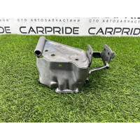 Кріплення подушки двигуна