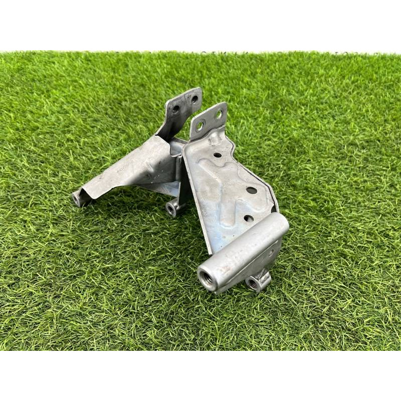 Кронштейн подушки двигателя (кронштейны двигателя) AUDI A8 D4 2011 4,2 4H0399059C