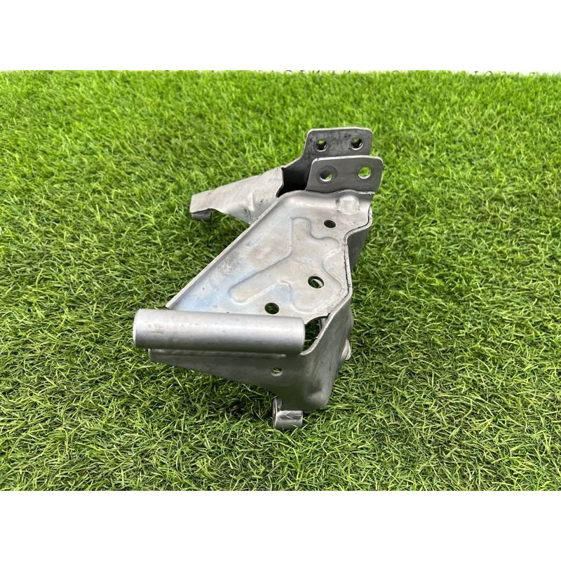 Кронштейн подушки двигателя (кронштейны двигателя) AUDI A8 D4 2011 4,2 4H0399059C