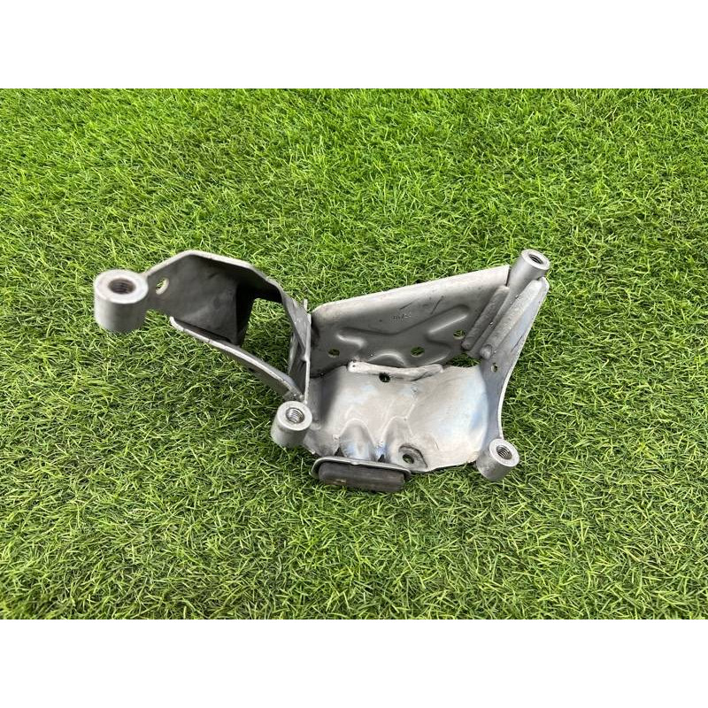 Кронштейн подушки двигателя (кронштейны двигателя) AUDI A8 D4 2011 4,2 4H0399059C