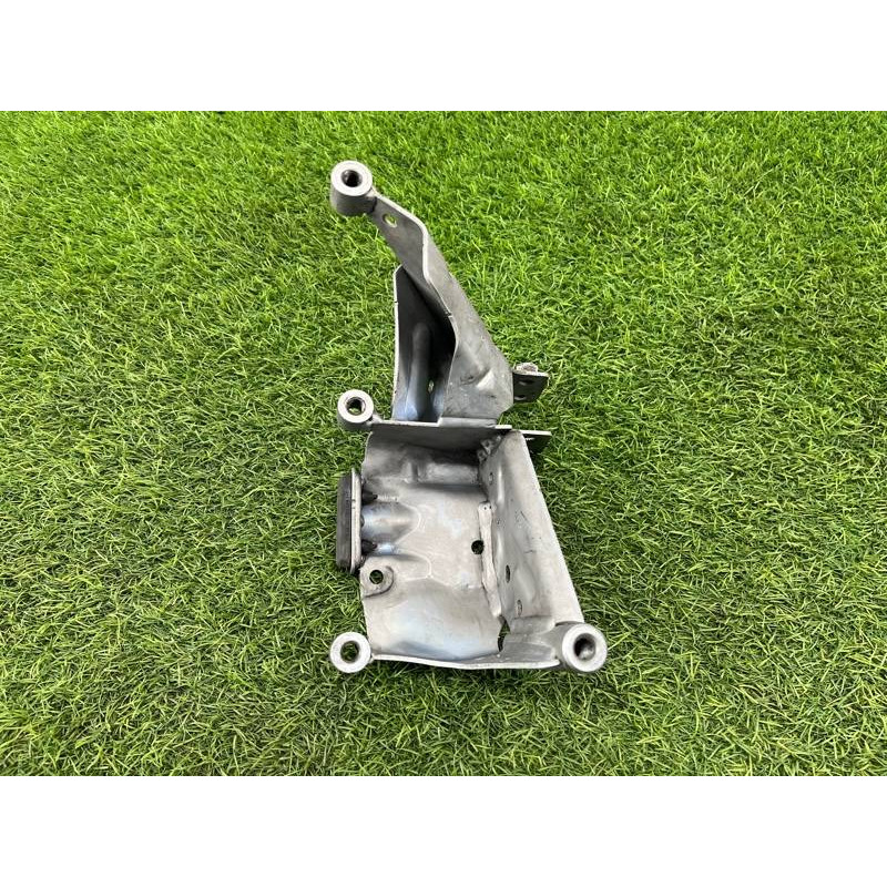 Кронштейн подушки двигателя (кронштейны двигателя) AUDI A8 D4 2011 4,2 4H0399059C