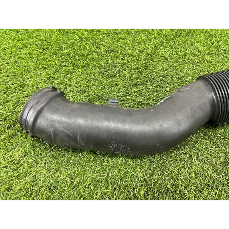 Патрубок воздушного фильтра (впускная система) AUDI A8 D4 2011 4,2 4H0129615D