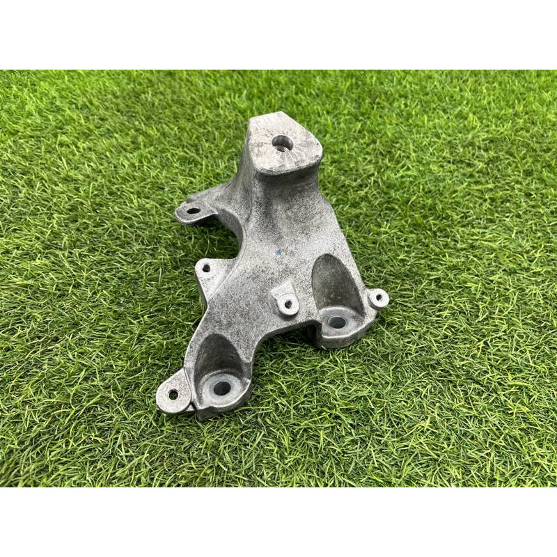 Кронштейн двигателя (кронштейны двигателя) AUDI A8 D4 2011 4,2 4H0199308AC