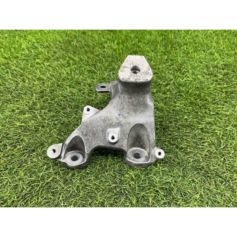 Кронштейн двигателя (кронштейны двигателя) AUDI A8 D4 2011 4,2 4H0199308AC