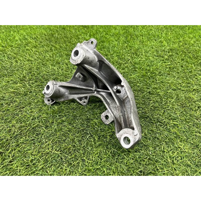 Кронштейн двигателя (кронштейны двигателя) AUDI A8 D4 2011 4,2 4H0199308AC