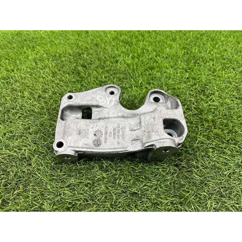 Кронштейн генератора (кронштейны двигателя) AUDI A8 D4 2011 4,2 079903805AF