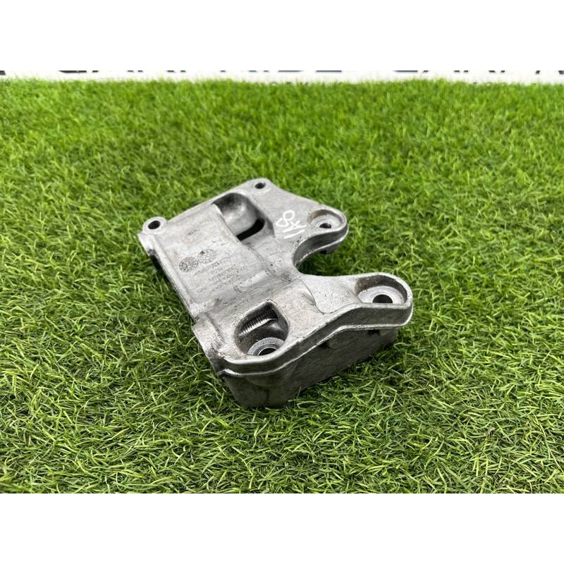 Кронштейн генератора (кронштейны двигателя) AUDI A8 D4 2011 4,2 079903805AF