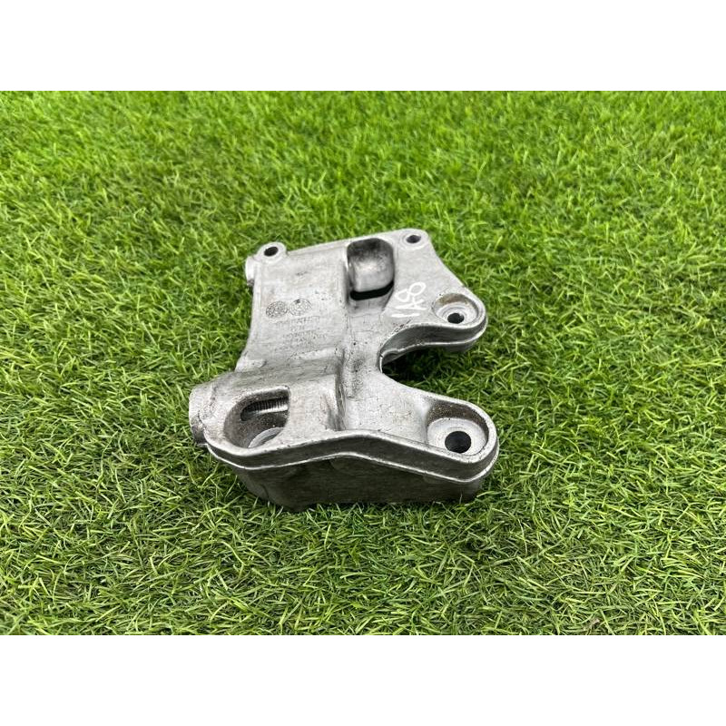 Кронштейн генератора (кронштейны двигателя) AUDI A8 D4 2011 4,2 079903805AF
