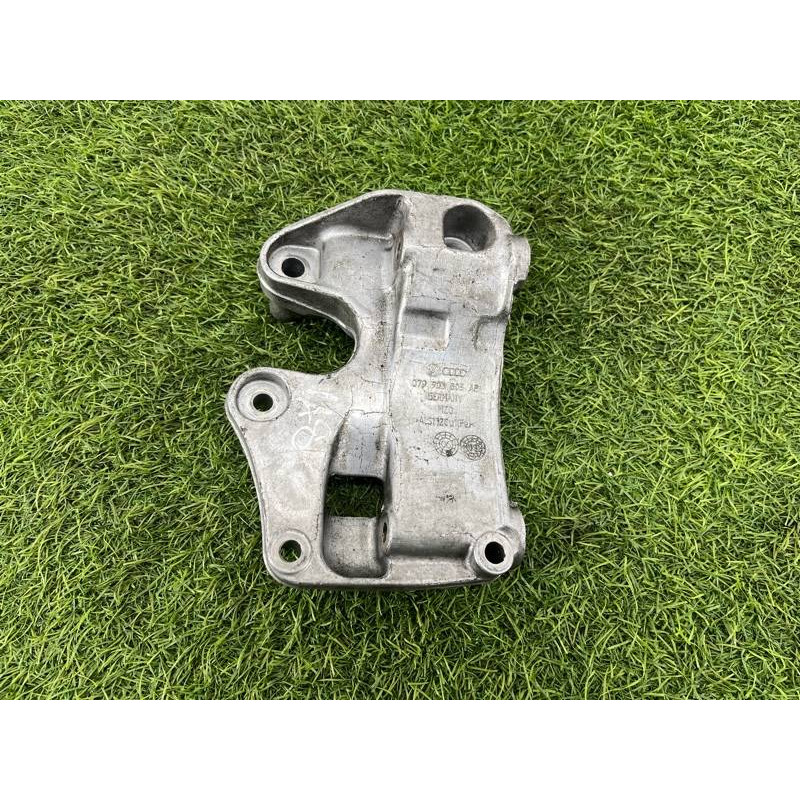 Кронштейн генератора (кронштейны двигателя) AUDI A8 D4 2011 4,2 079903805AF