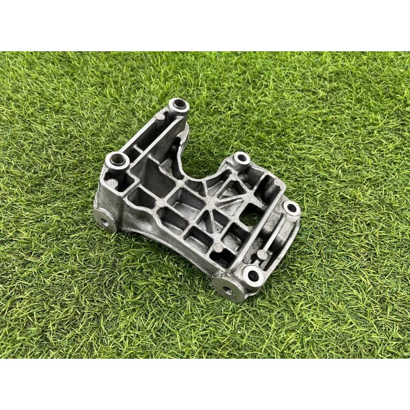 Кронштейн генератора (кронштейны двигателя) AUDI A8 D4 2011 4,2 079903805AF