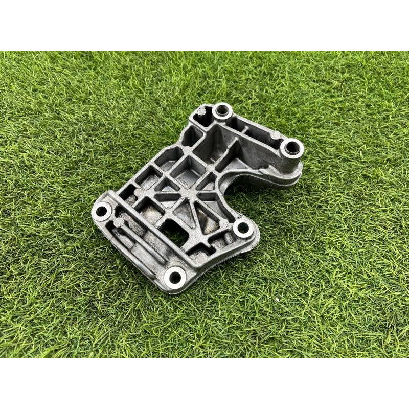 Кронштейн генератора (кронштейны двигателя) AUDI A8 D4 2011 4,2 079903805AF