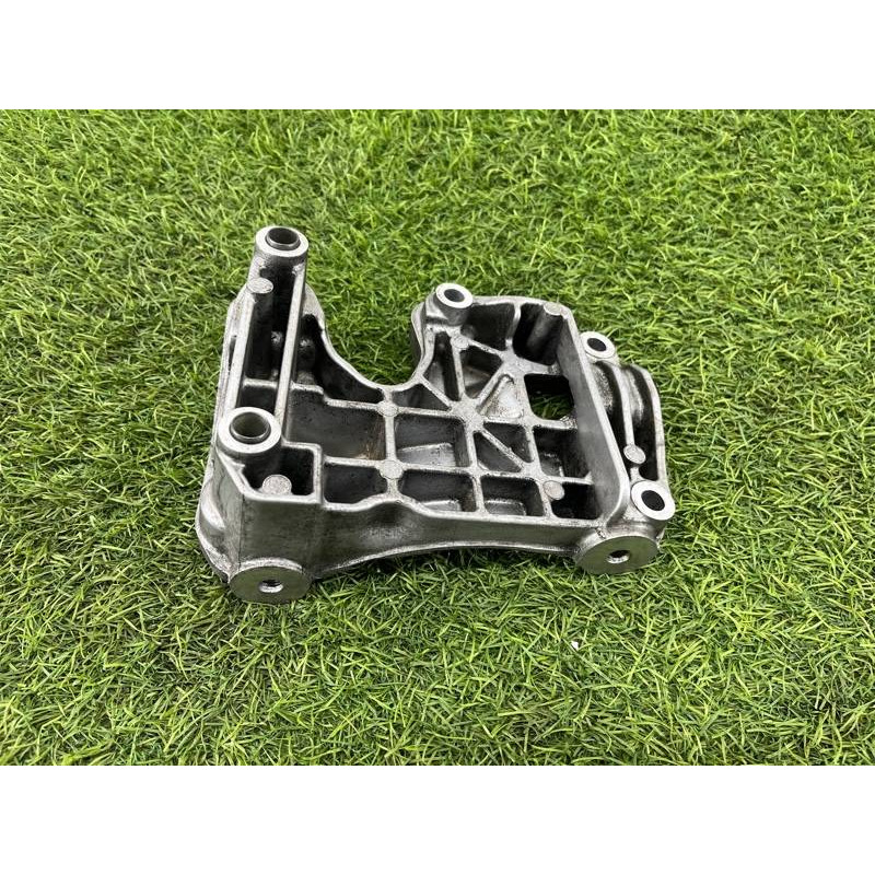 Кронштейн генератора (кронштейны двигателя) AUDI A8 D4 2011 4,2 079903805AF