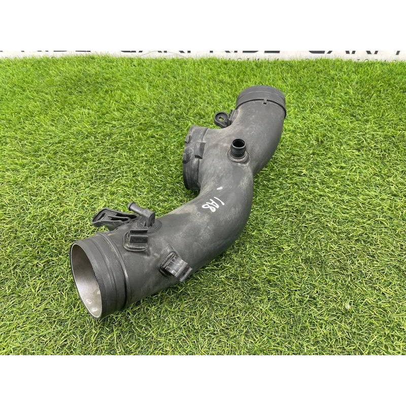 Патрубок воздушного фильтра (впускная система) AUDI A8 D4 2011 4,2 4H0129711D