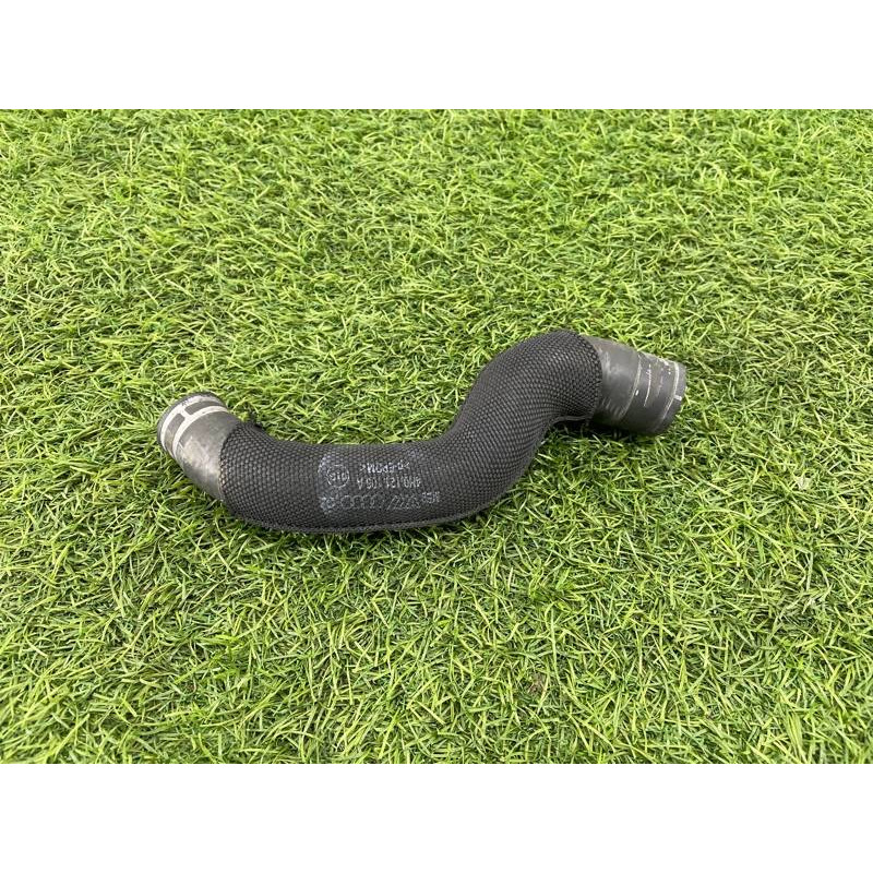 Патрубок (система охлаждения) AUDI A8 D4 2011 4,2 4H0121108A