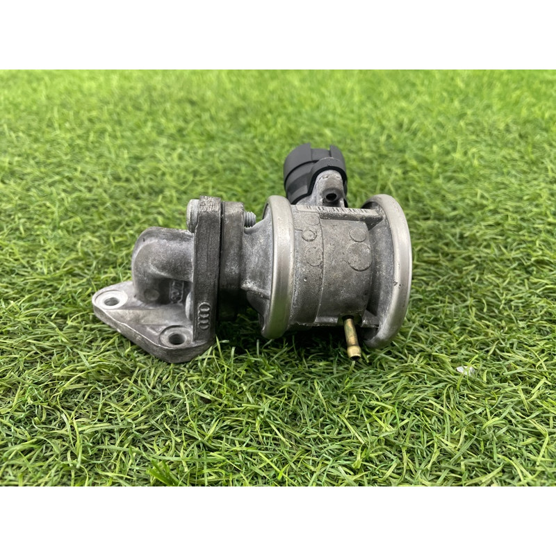 Клапан ЕГР (двигатель и элементы) AUDI A8 D4 2011 4,2 079131101AN