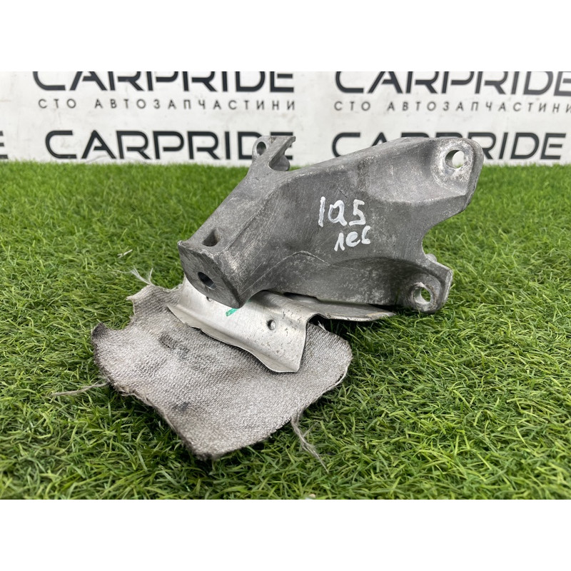 Кронштейн подушки двигателя (кронштейны двигателя) Audi Q5 8R 2012 3.2 CALB 8K0199307BF