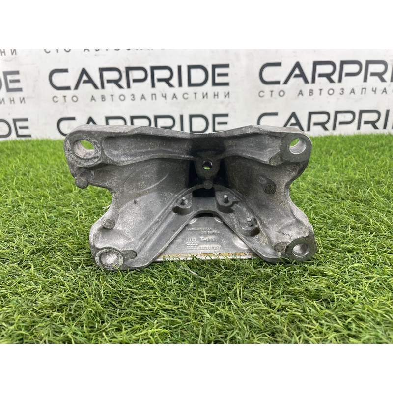 Кронштейн подушки двигателя (кронштейны двигателя) Audi Q5 8R 2012 3.2 CALB 8K0199307BF