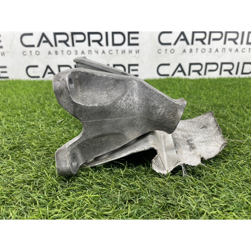 Кронштейн подушки двигателя (кронштейны двигателя) Audi Q5 8R 2012 3.2 CALB 8K0199307BF