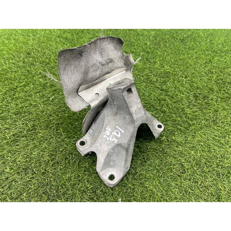 Кронштейн подушки двигателя (кронштейны двигателя) Audi Q5 8R 2012 3.2 CALB 8K0199307BF