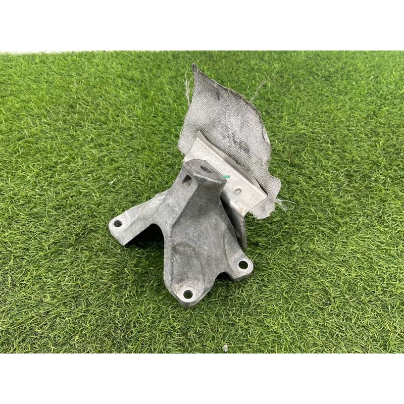 Кронштейн подушки двигателя (кронштейны двигателя) Audi Q5 8R 2012 3.2 CALB 8K0199307BF