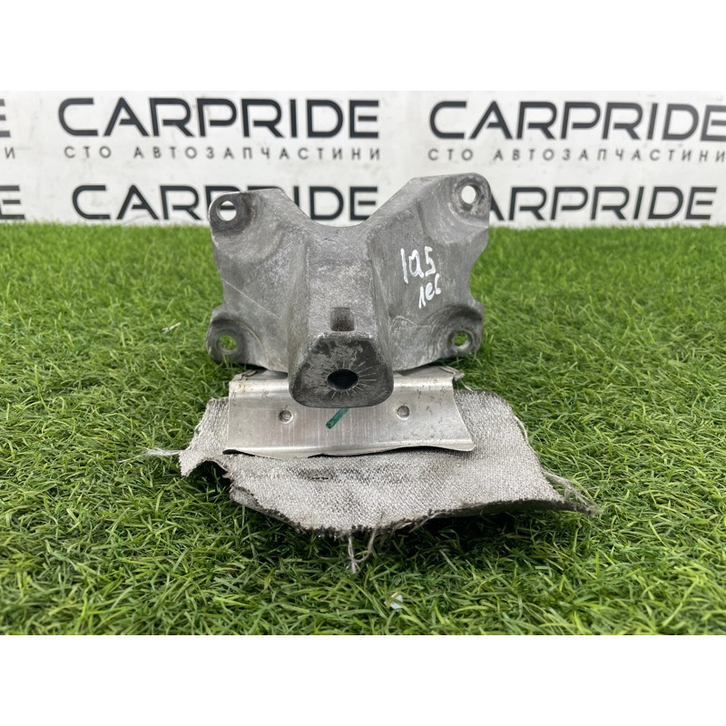 Кронштейн подушки двигателя (кронштейны двигателя) Audi Q5 8R 2012 3.2 CALB 8K0199307BF