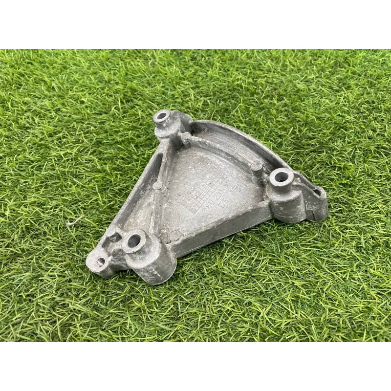 Кронштейн компрессора кондиционера (кронштейны двигателя) Audi Q5 8R 2012 3.2 CALB 06E260835C