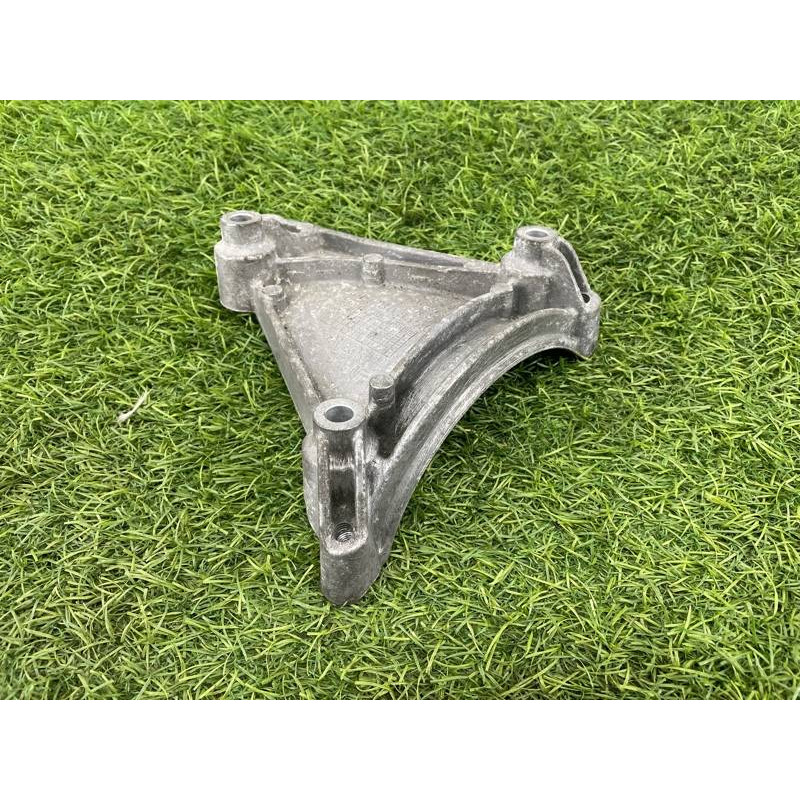 Кронштейн компрессора кондиционера (кронштейны двигателя) Audi Q5 8R 2012 3.2 CALB 06E260835C