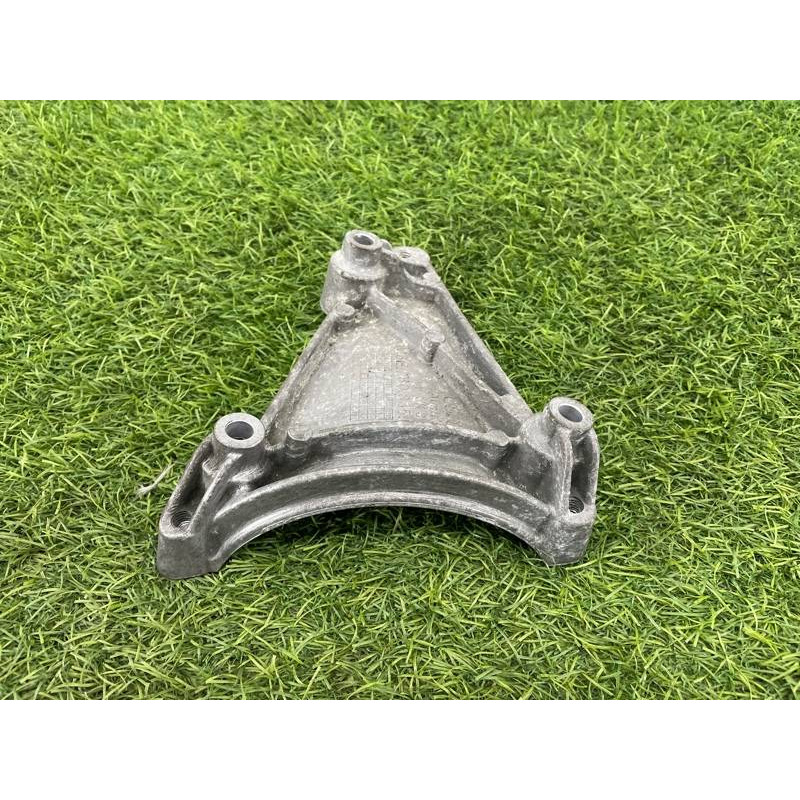 Кронштейн компрессора кондиционера (кронштейны двигателя) Audi Q5 8R 2012 3.2 CALB 06E260835C