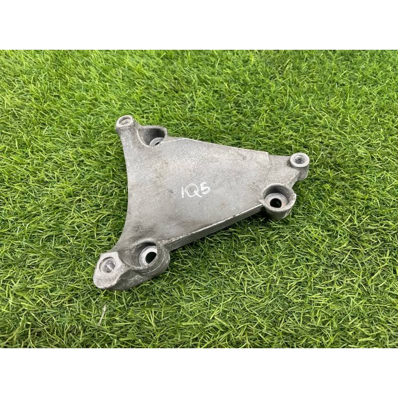 Кронштейн компрессора кондиционера (кронштейны двигателя) Audi Q5 8R 2012 3.2 CALB 06E260835C