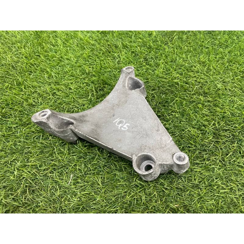 Кронштейн компрессора кондиционера (кронштейны двигателя) Audi Q5 8R 2012 3.2 CALB 06E260835C