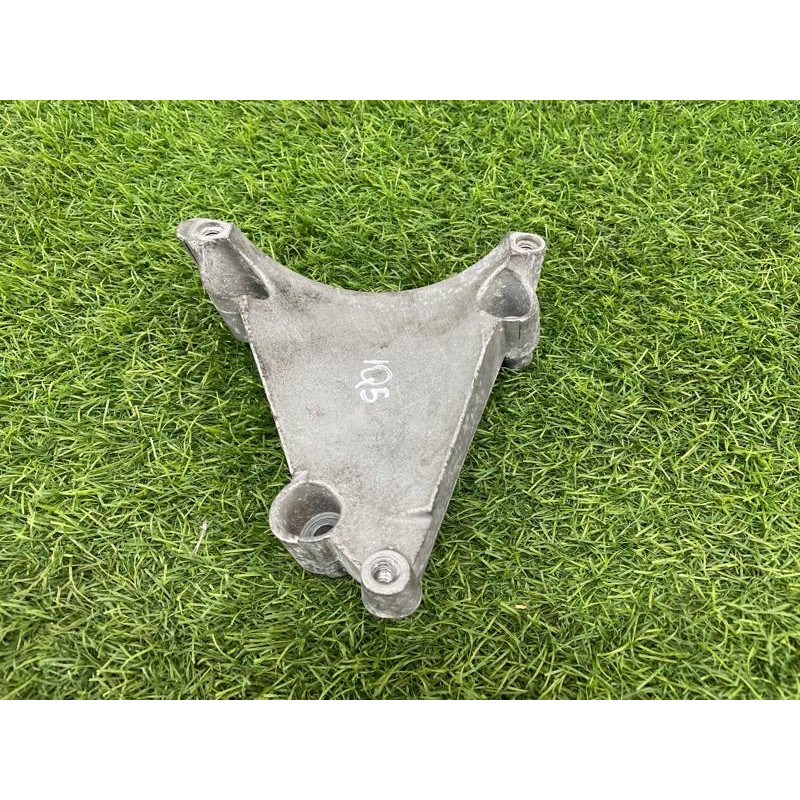 Кронштейн компрессора кондиционера (кронштейны двигателя) Audi Q5 8R 2012 3.2 CALB 06E260835C