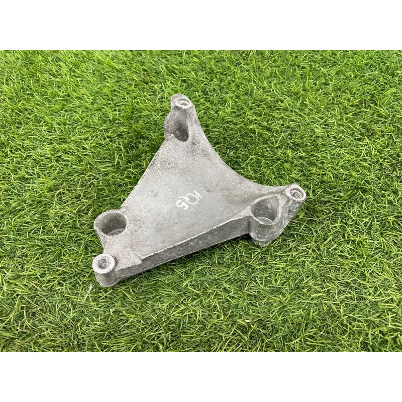 Кронштейн компрессора кондиционера (кронштейны двигателя) Audi Q5 8R 2012 3.2 CALB 06E260835C