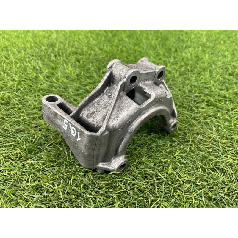 Кронштейн насоса гидроусилителя (кронштейны двигателя) Audi Q5 8R 2012 3.2 CALB 06E145393E