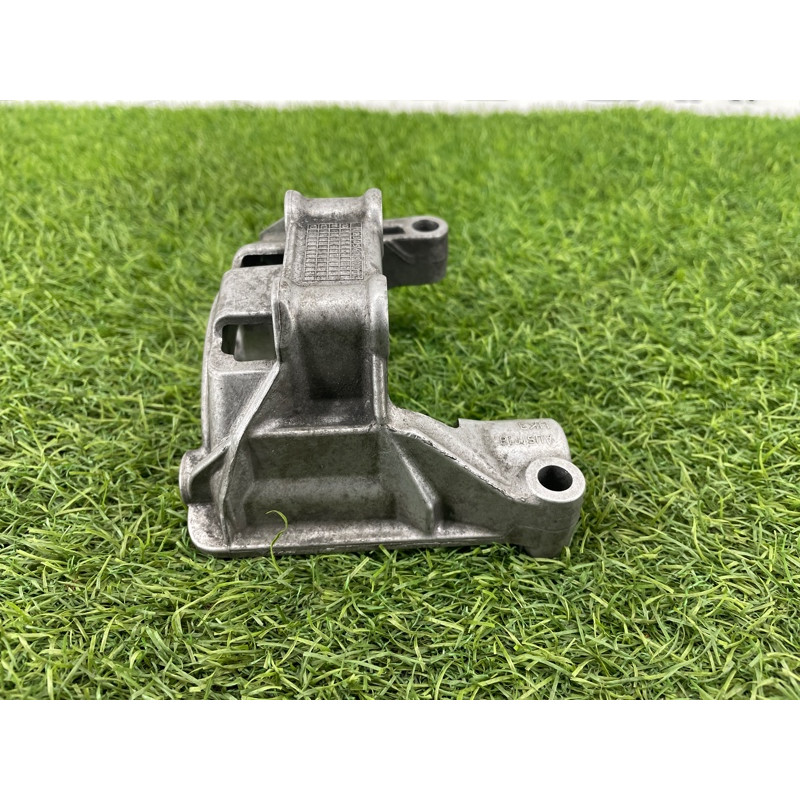 Кронштейн насоса гидроусилителя (кронштейны двигателя) Audi Q5 8R 2012 3.2 CALB 06E145393E