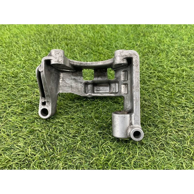 Кронштейн насоса гидроусилителя (кронштейны двигателя) Audi Q5 8R 2012 3.2 CALB 06E145393E