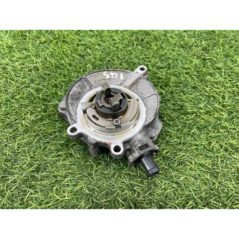 Вакуумный насос (тормозная система) Audi Q5 8R 2012 3.2 CALB 06E145100M