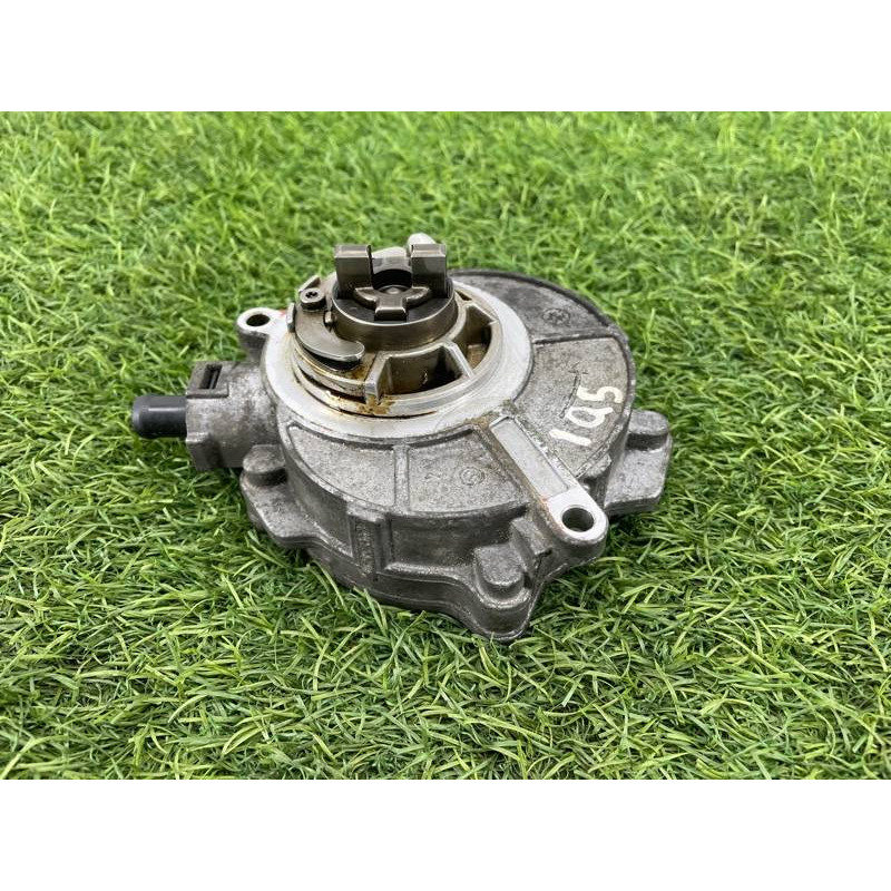 Вакуумный насос (тормозная система) Audi Q5 8R 2012 3.2 CALB 06E145100M