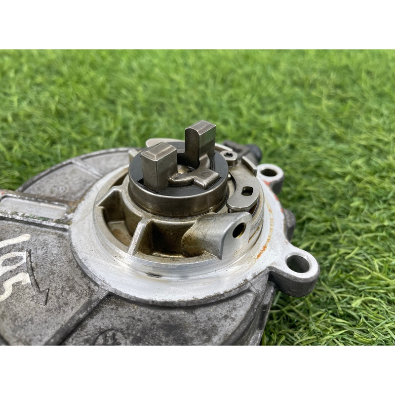 Вакуумный насос (тормозная система) Audi Q5 8R 2012 3.2 CALB 06E145100M