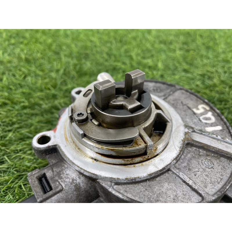 Вакуумный насос (тормозная система) Audi Q5 8R 2012 3.2 CALB 06E145100M