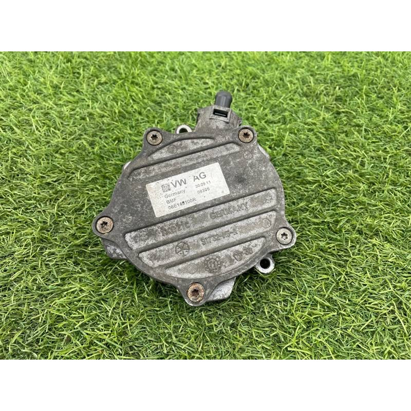 Вакуумный насос (тормозная система) Audi Q5 8R 2012 3.2 CALB 06E145100M