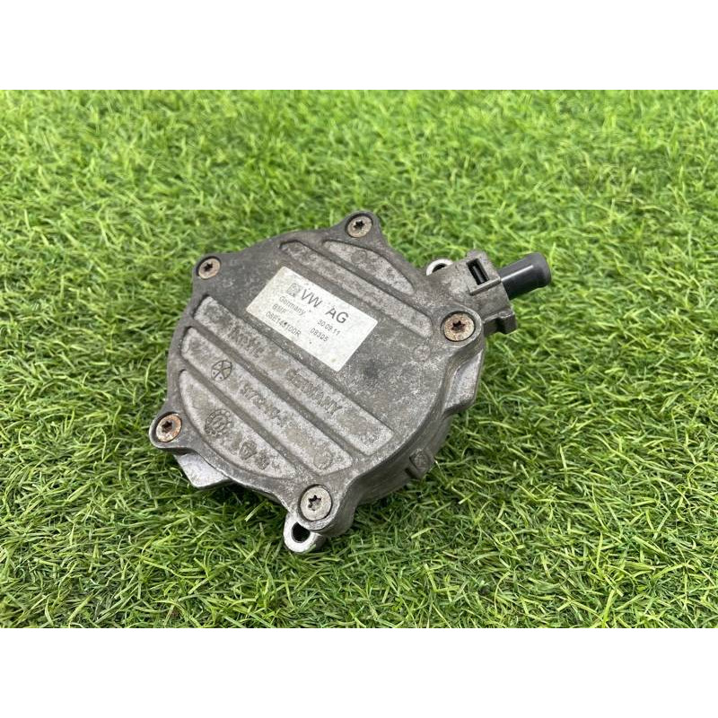 Вакуумный насос (тормозная система) Audi Q5 8R 2012 3.2 CALB 06E145100M