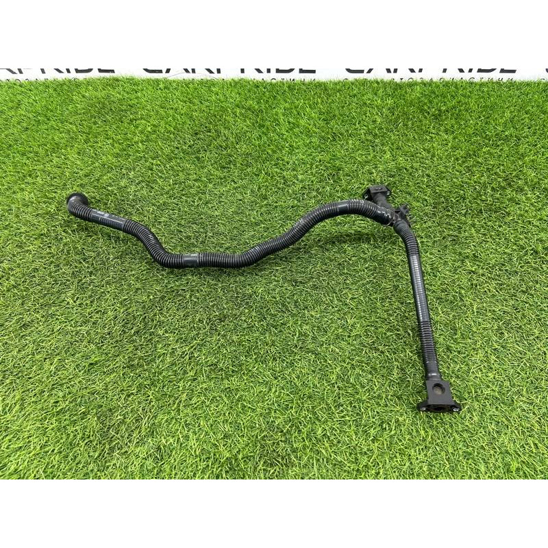 Трубка рецеркуляции воздуха (двигатель и элементы) Audi Q5 8R 2012 3.2 CALB 06E131143AK