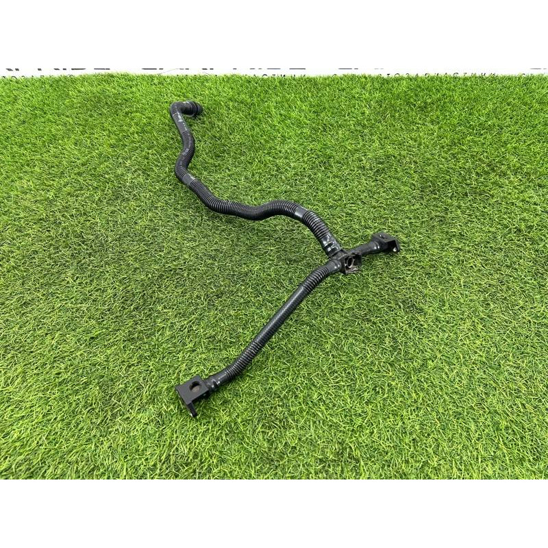 Трубка рецеркуляции воздуха (двигатель и элементы) Audi Q5 8R 2012 3.2 CALB 06E131143AK