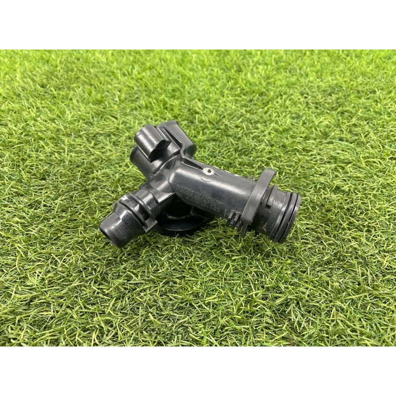 Фланец системы охлаждения (система охлаждения) AUDI A8 D4 2011 4,2 079121137K