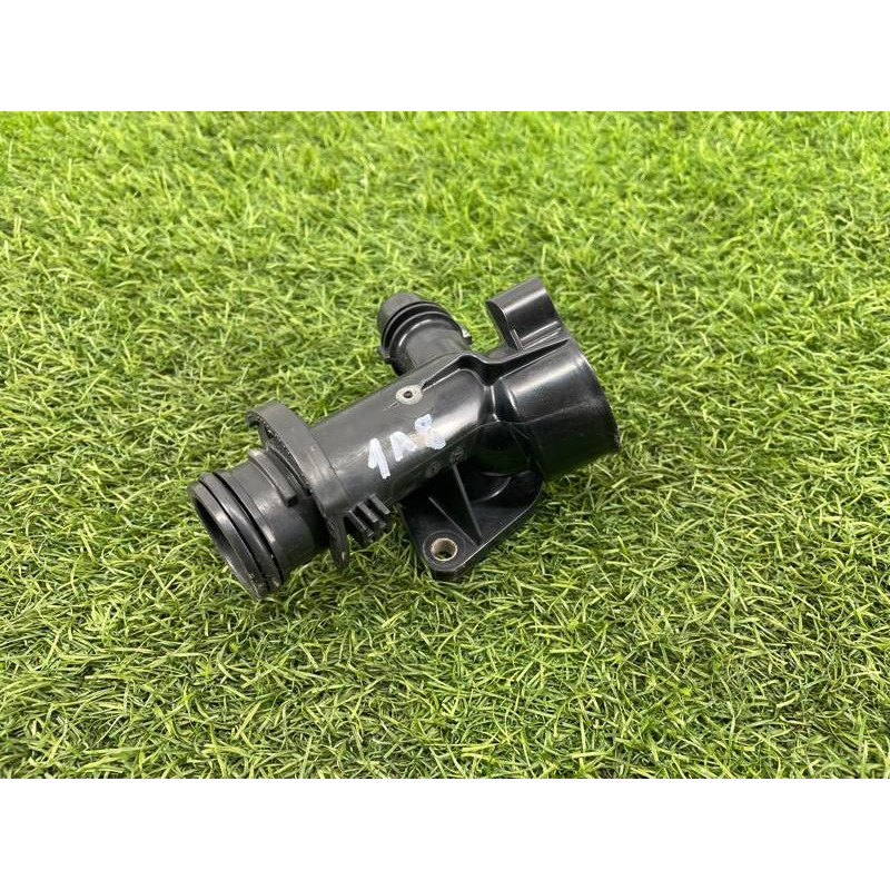 Фланец системы охлаждения (система охлаждения) AUDI A8 D4 2011 4,2 079121137K