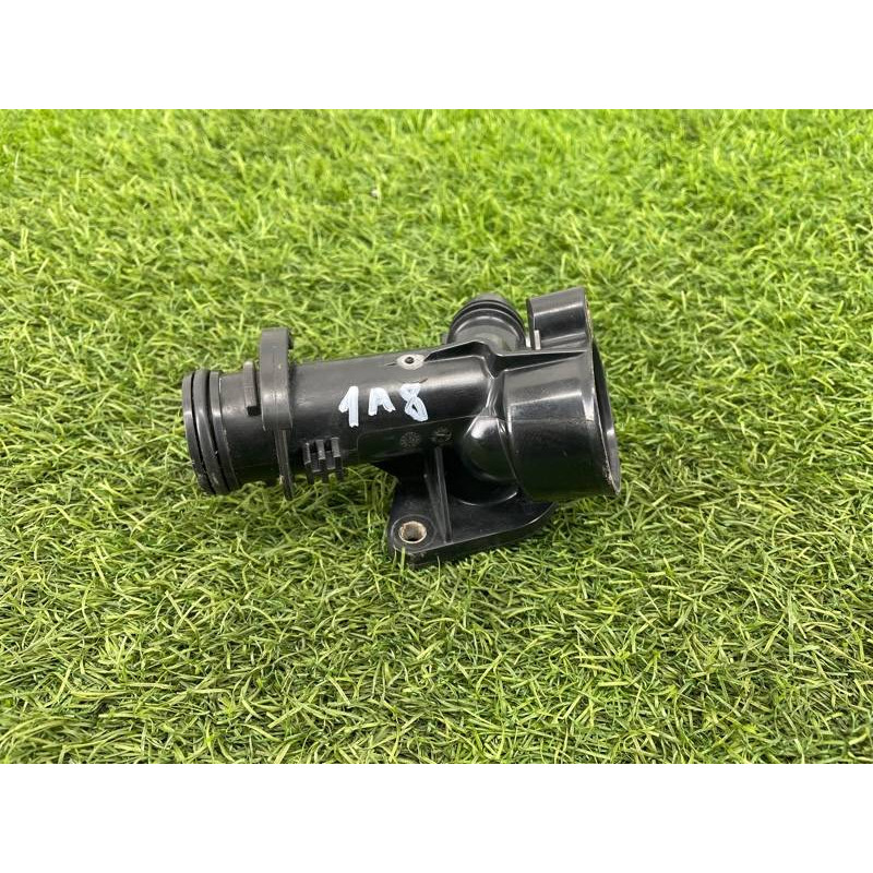 Фланец системы охлаждения (система охлаждения) AUDI A8 D4 2011 4,2 079121137K